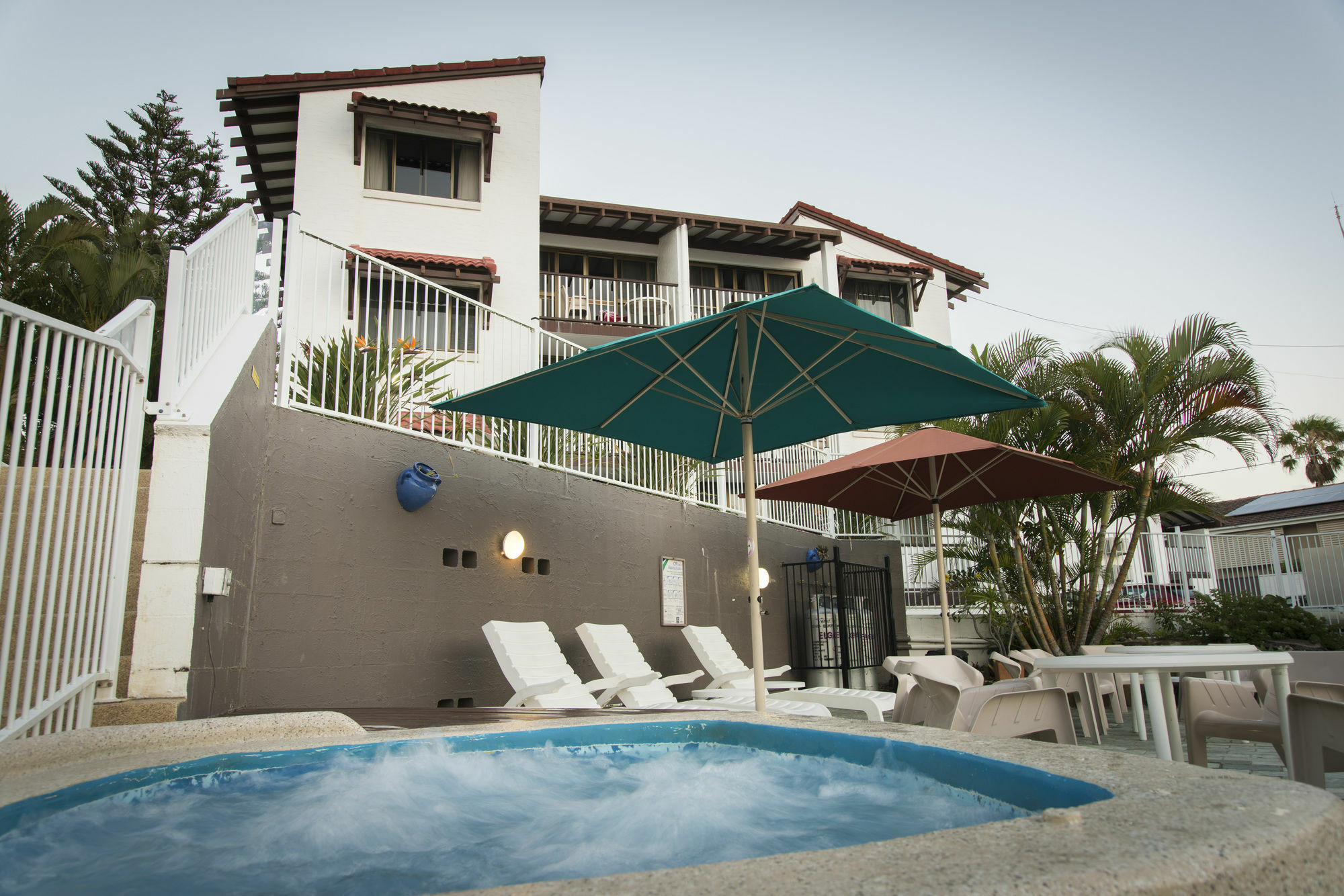 Don Pancho Beach Resort Bargara Exterior foto